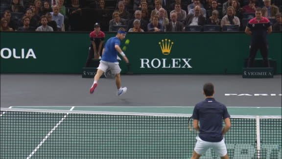 ¡Globo de Gran Willy! El puntazo de Moutet a Djokovic en París-Bercy
