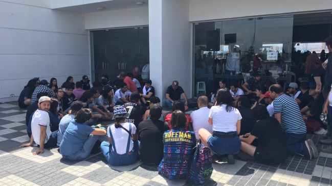 Edmundo Valladares y cabildo del CSD Colo Colo: Queremos aportar a la situación del país