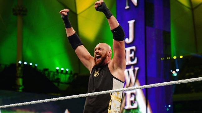 Tyson Fury tuvo un auspicioso debut en la WWE en Crown Jewel