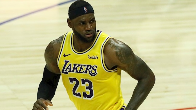 LeBron James lideró victoria de Los Angeles Lakers sobre Dallas Mavericks en la prórroga