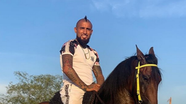 Arturo Vidal obtuvo un millonario premio apostando en las carreras del Hipódromo Chile
