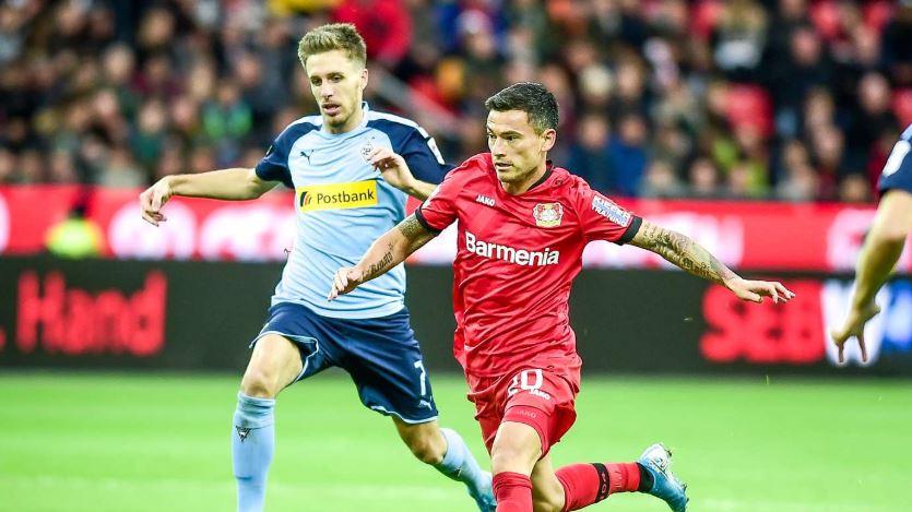 Charles Aránguiz tuvo un amargo retorno a las canchas en derrota de Bayer Leverkusen