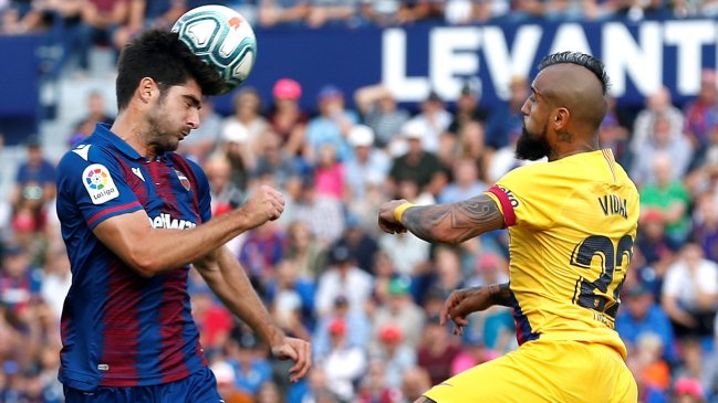 Barcelona con Arturo Vidal puso en riesgo su liderato tras estrepitosa caída ante Levante