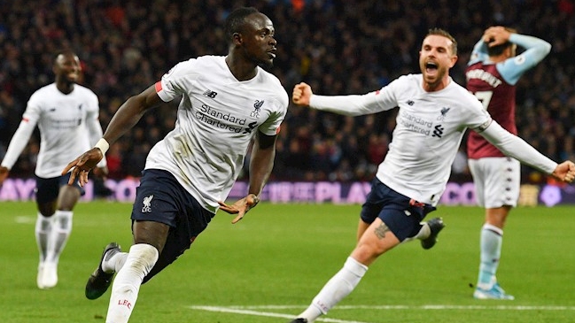 Liverpool superó a Aston Villa dando vuelta el marcador en los minutos finales
