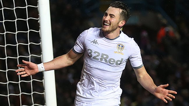 Leeds de Marcelo Bielsa rindió como local y llegó a la cima de la Championship