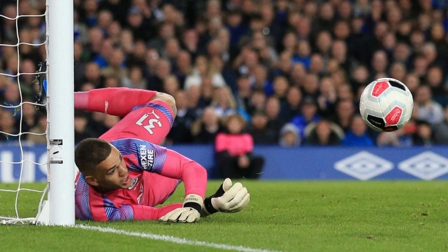 ¿Posibilidades para Bravo? Ederson cometió grosero error en victoria de Manchester City