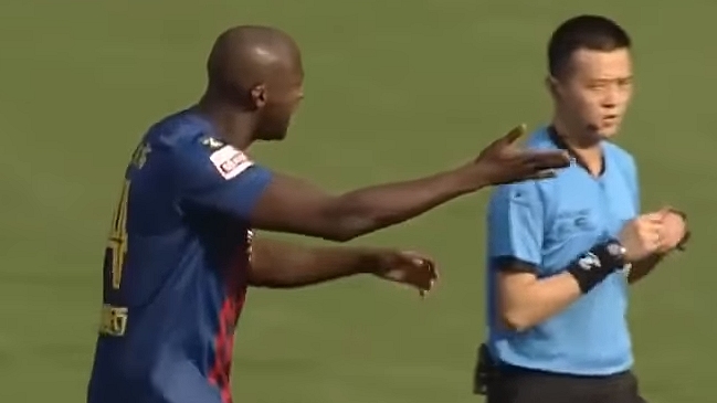 Yaya Touré fue expulsado a los 10 segundos del que pudo ser su último partido en China