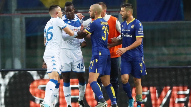 Mario Balotelli expresó su indignación a hinchas que lo insultaron con gritos racistas