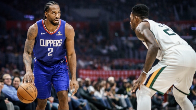 Kawhi Leonard lideró a unos Clippers invictos como dueños de casa