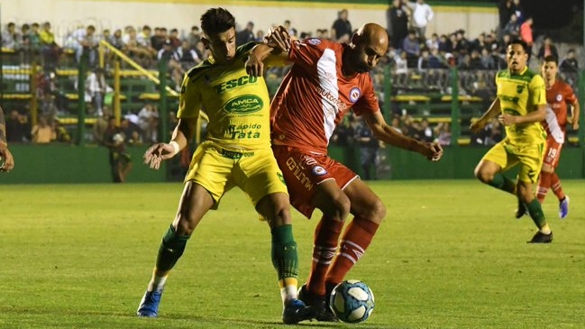 Argentinos Juniors asumió el liderato pese a empate con Defensa y Justicia