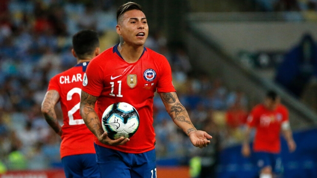 Eduardo Vargas estará dos semanas fuera por lesión y se perderá amistoso de la Roja con Perú