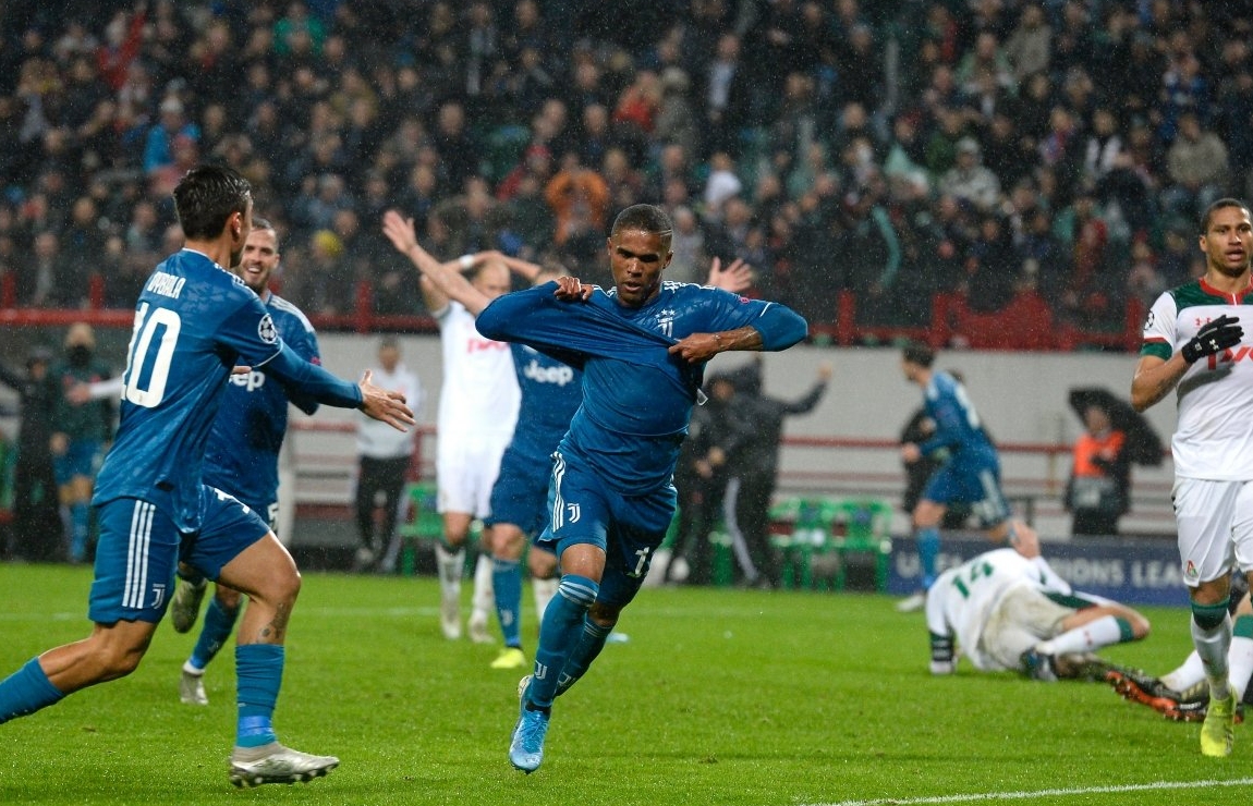 Juventus venció en la agonía a Lokomotiv Moscú y clasificó a octavos de final en la Champions
