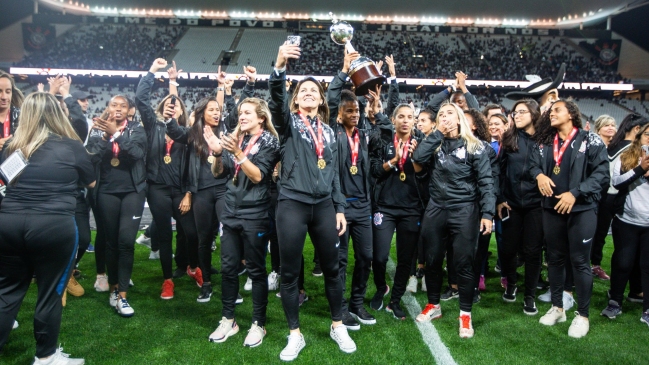 Jugadoras de Corinthians recibieron 150 veces menos que los hombres por ganar la Libertadores