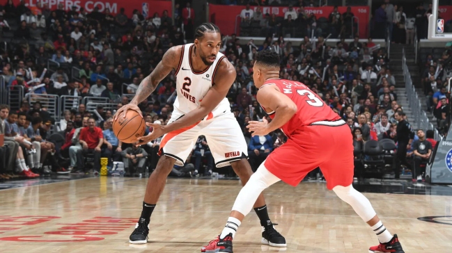 Kawhi Leonard volvió para liderar a los Clippers en victoria ante Portland
