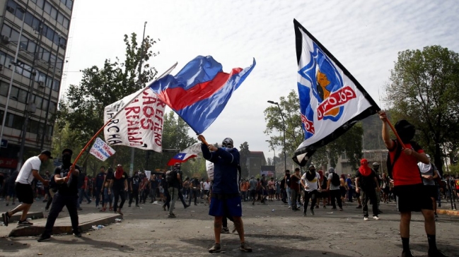 Barras mostraron su descontento por la reanudación del fútbol chileno