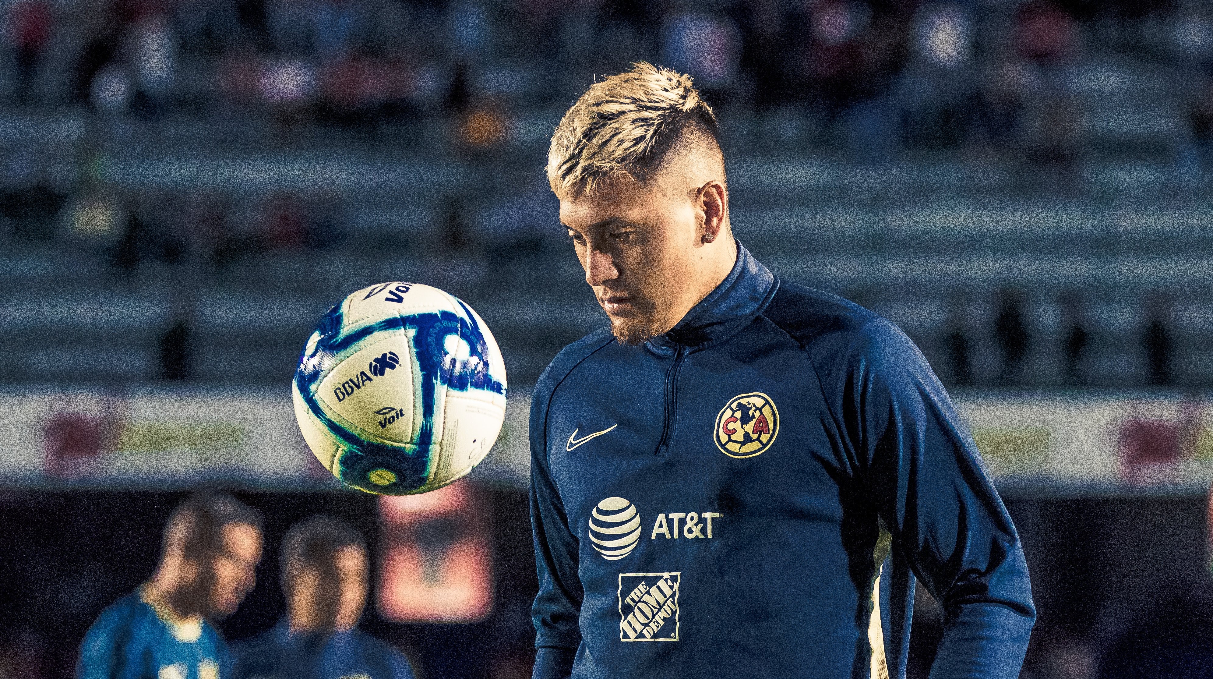 Nicolás Castillo tuvo jornada agridulce en triunfo de América y desató las alarmas en la Roja