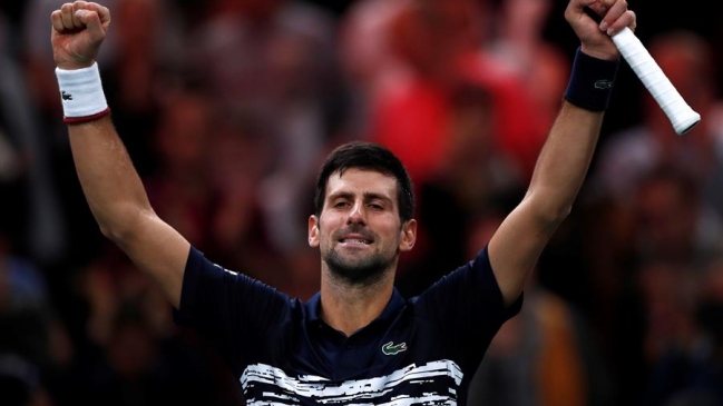 Novak Djokovic barrió con Matteo Berrettini en su debut en el Masters de Londres
