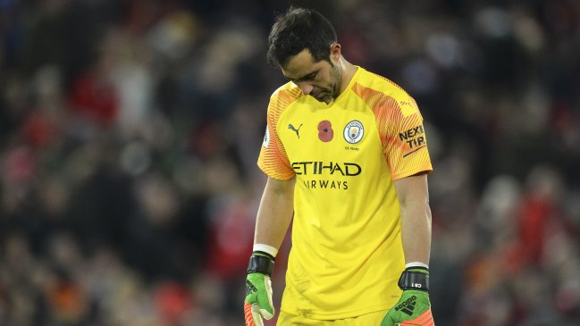 Manchester City y Claudio Bravo se inclinaron ante Liverpool en su visita a Anfield