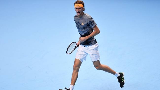 Alexander Zverev tumbó a Rafael Nadal en el inicio de su defensa del título en Londres