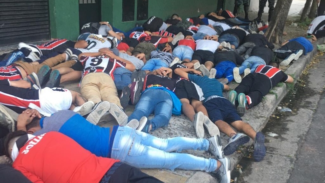 Casi 100 hinchas de Chacarita fueron detenidos en Argentina por enfrentamiento entre barristas