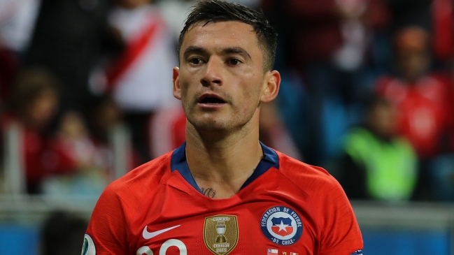 Charles Aránguiz también le regaló un minuto a los hinchas de la Roja