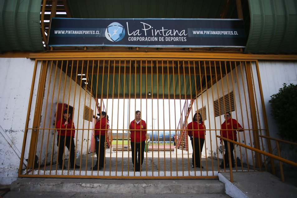 Así se vivió la polémica suspensión del duelo entre Magallanes y Cobreloa