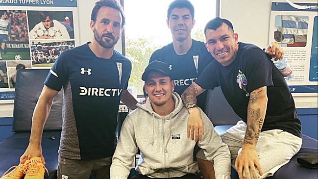 Gary Medel y Nicolás Castillo visitaron San Carlos de Apoquindo