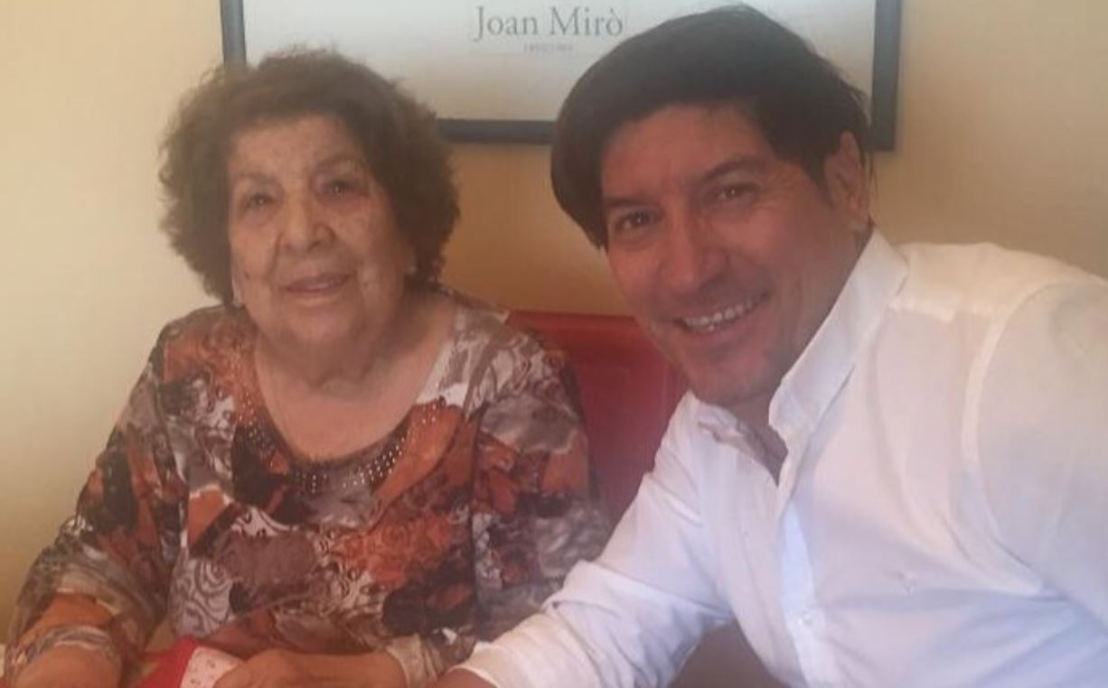 Iván Zamorano saludó a su mamá en su cumpleaños degustando su famosa cazuela
