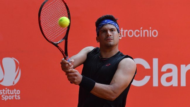 Bastián Malla superó a Gonzalo Lama y accedió a octavos de final en Orlando