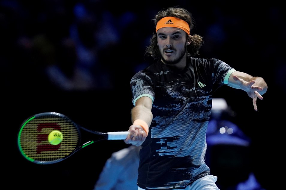 Tsitsipas se convirtió en semifinalista del Masters de Londres al derrotar a Zverev en sets corridos