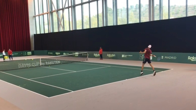 Nicolás Jarry probó su derecha de cara a las Finales de la Copa Davis