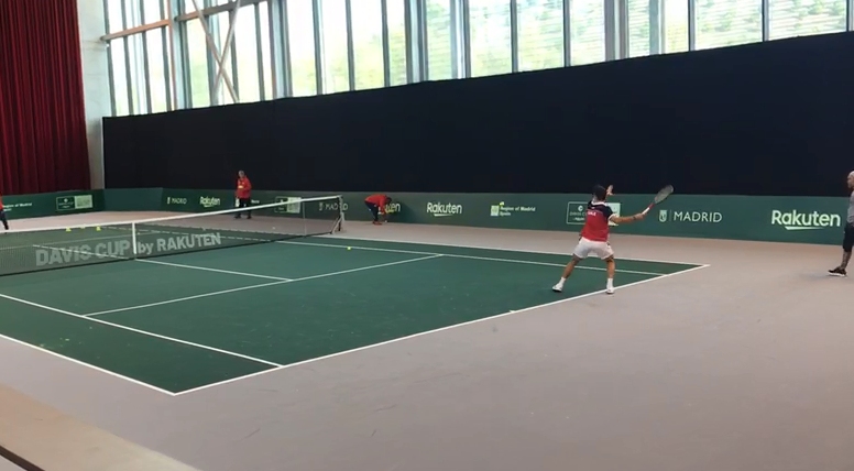 Así se acomoda a la cancha del Caja Mágica Cristian Garin