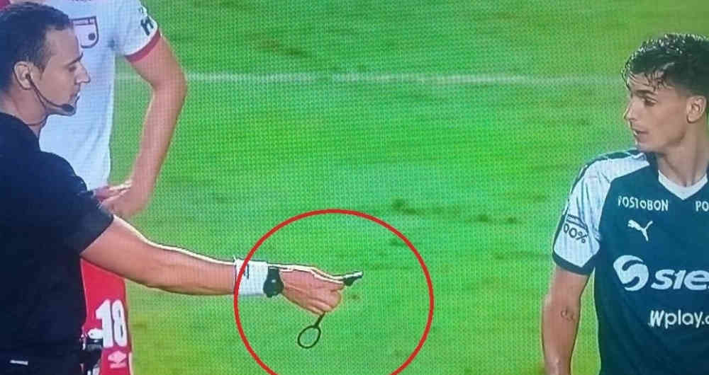 “Pite usted”: El desafiante gesto del árbitro colombiano Wilmar Roldán