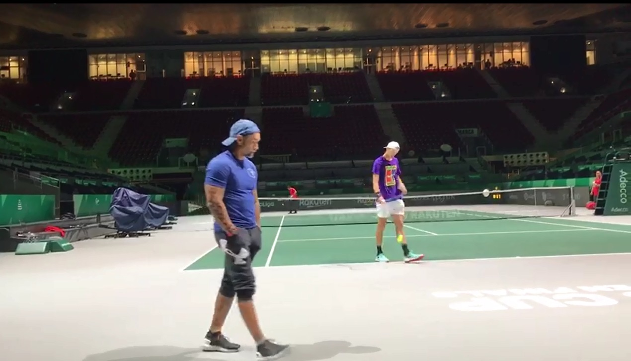 Nicolás Jarry entrenó con Alejandro Tabilo bajo la atenta supervisión de Marcelo Ríos