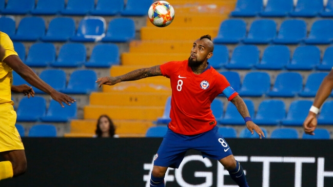 Arturo Vidal viajó a España tras el frustrado paso por la Roja