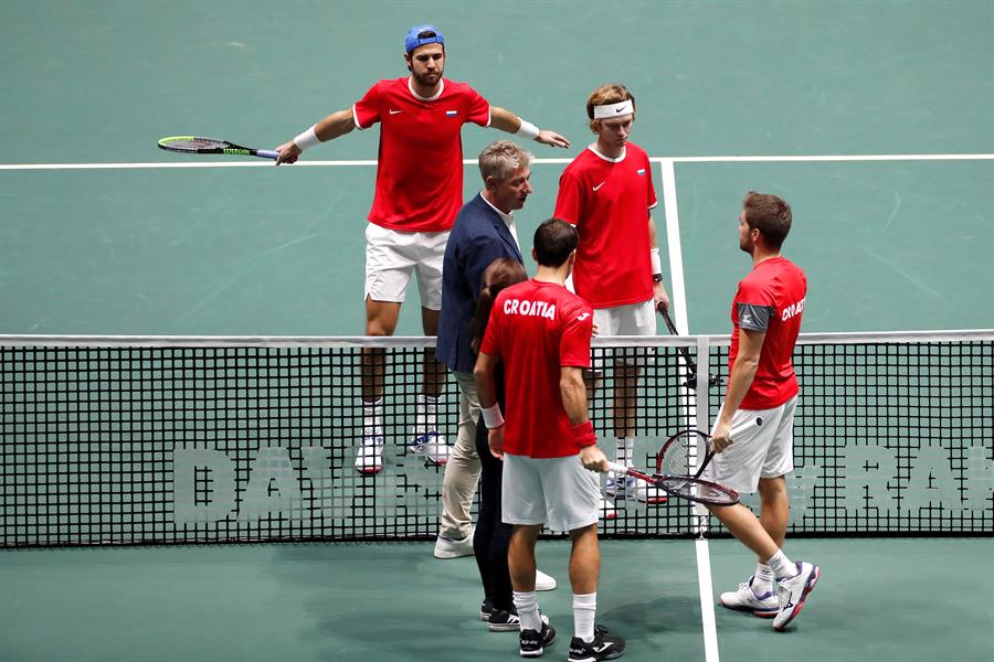 Rusia arrinconó al campeón Croacia en la primera jornada de las Finales de Copa Davis