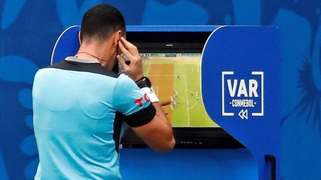 La Conmebol removió al encargado del VAR de la final de la Libertadores por hablar con la prensa
