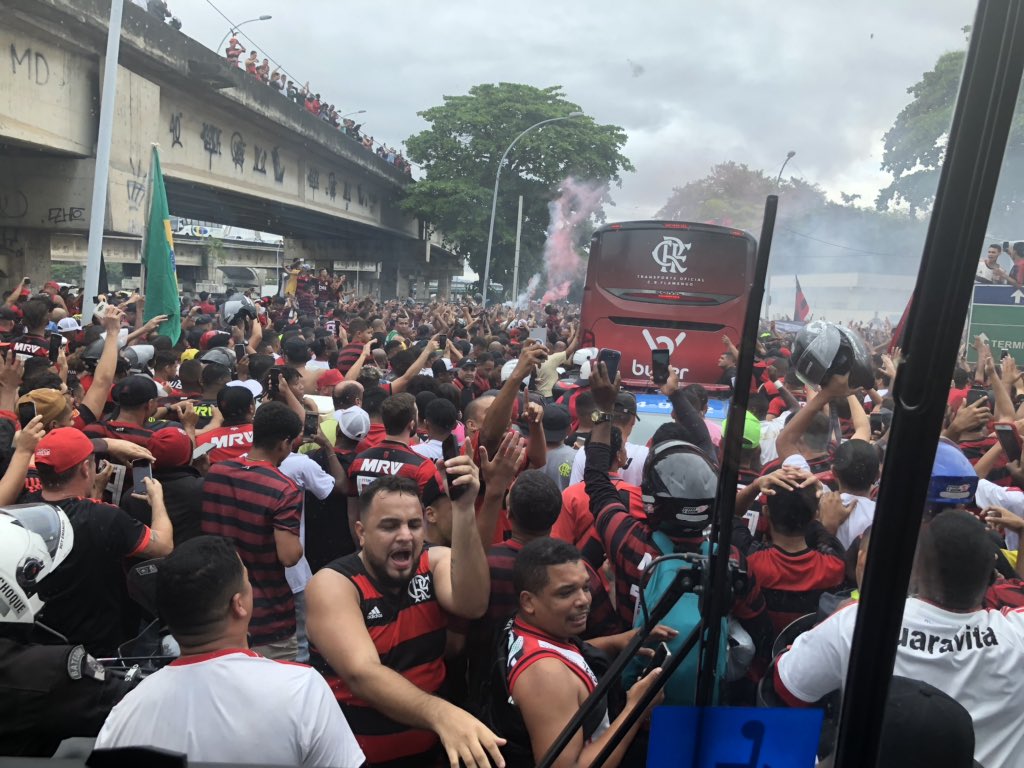La multitudinaria despedida de los hinchas de Flamengo antes de la final de Copa Libertadores