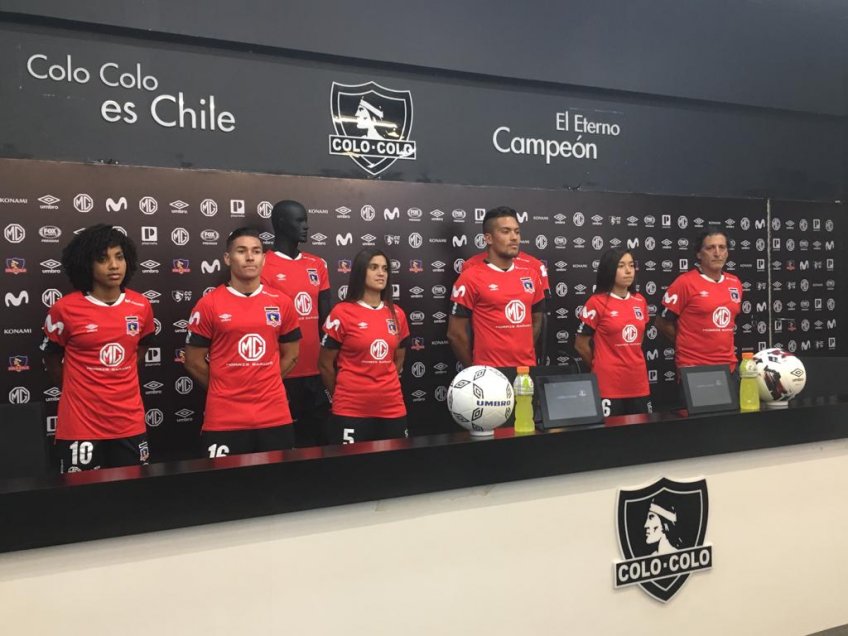 Colo Colo presentó oficialmente su camiseta roja en el Estadio Monumental