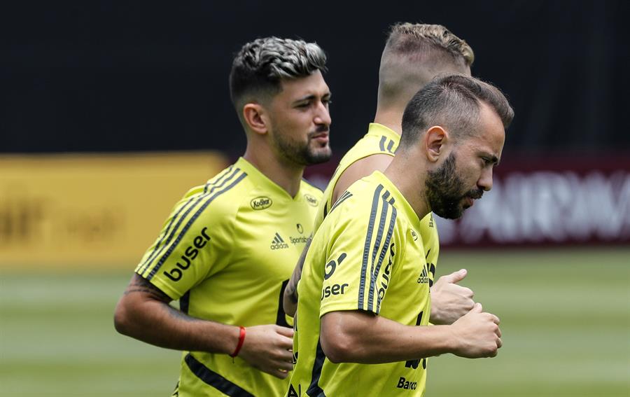 Flamengo cumplió con su primera práctica en Lima con miras a la final ante River Plate