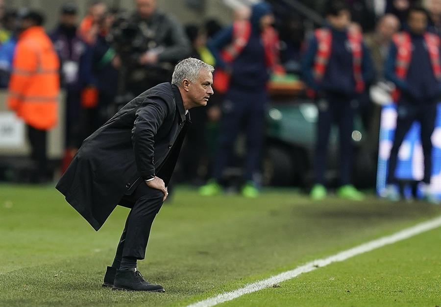 José Mourinho se robó las miradas en su triunfal estreno con Tottenham