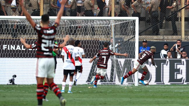 “Gabigol” Barbosa aprovechó un error de River Plate y consiguió el empate para Flamengo