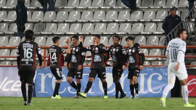 Pachuca de Víctor Dávila derrotó a Pumas UNAM de Felipe Mora en México