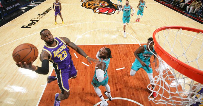 LeBron James y Los Lakers sumaron su séptima victoria seguida en la NBA