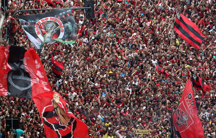 Hinchas de Flamengo llenaron calles de Río de Janeiro para festejar la Copa Libertadores