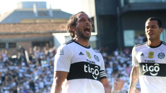 Roque Santa Cruz deslumbró al anotar cuatro goles en el clásico entre Olimpia y Cerro Porteño