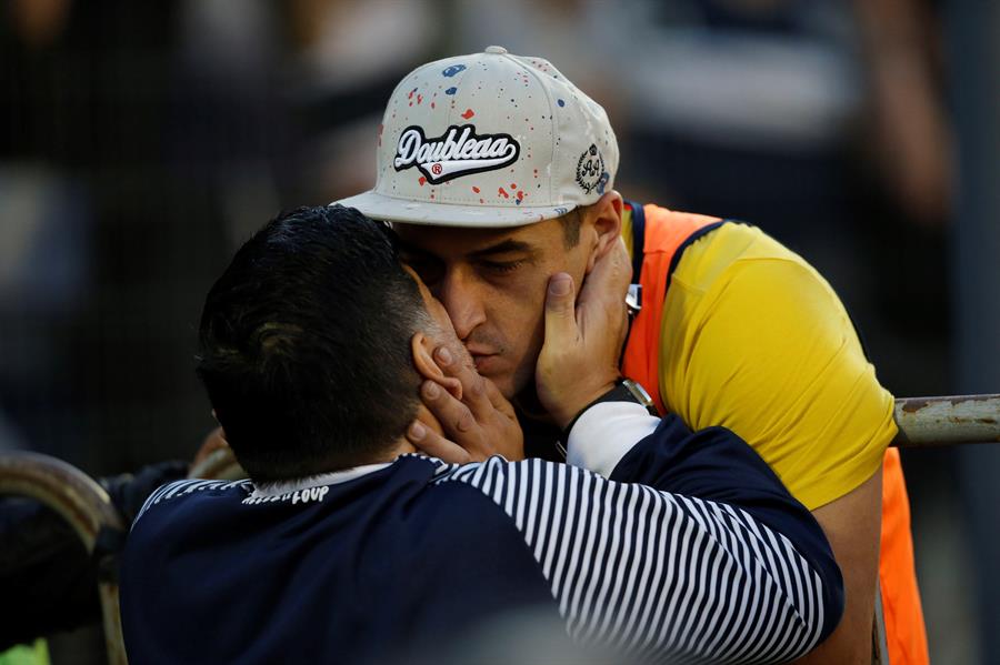 Diego Maradona fue ovacionado en su reencuentro con la hinchada de Gimnasia de La Plata