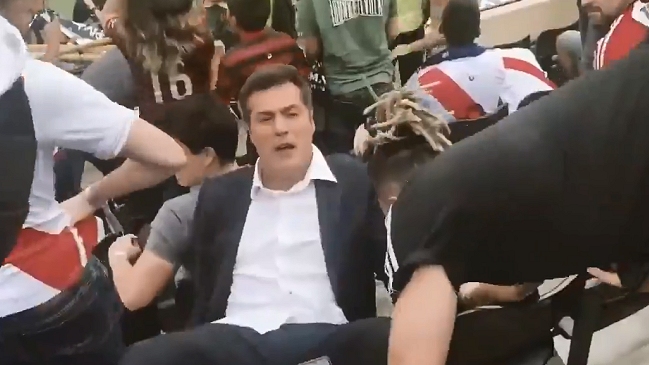 El legendario Julio César fue superado por la emoción y se desmayó con segundo gol de Flamengo