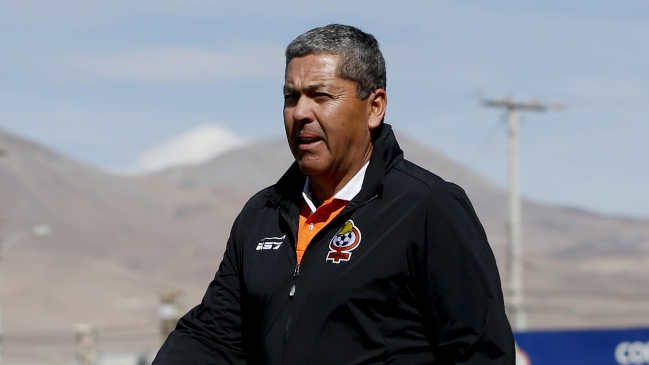 Cobresal anunció las renovaciones del técnico Gustavo Huerta y del volante Marcelo Cañete