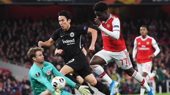 Arsenal perdió ante Frankfurt y definirá en la última fecha su clasificación en la Europa League